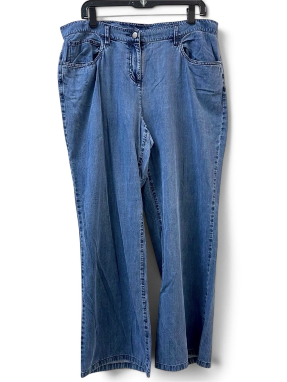 Eileen Fisher cotton/ tencil lightweight 5 pocket, zip fly wide, leg jeans. Sz14
